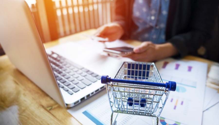 Dijital dönüşüm çağında e-ticaret sektörü, her geçen gün daha hızlı bir değişim ve büyüme yaşıyor. Artık sadece ürün satmak değil, tüketici deneyimini en üst düzeye çıkarmak, kişiselleştirilmiş hizmetler sunmak ve teknolojiyi doğru kullanmak ön planda.